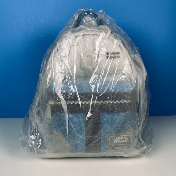 NWT LOUNGEFLY STAR WARS JANGO FETT COSPLAY MINI BACKPACK (LIMITED EDITION) - Picture 3 of 9